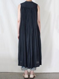 Loose Sleeveless Pleated See-Through Round-Neck Midi Dresses
