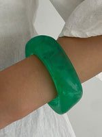 GREEN