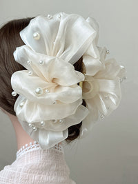 1563770